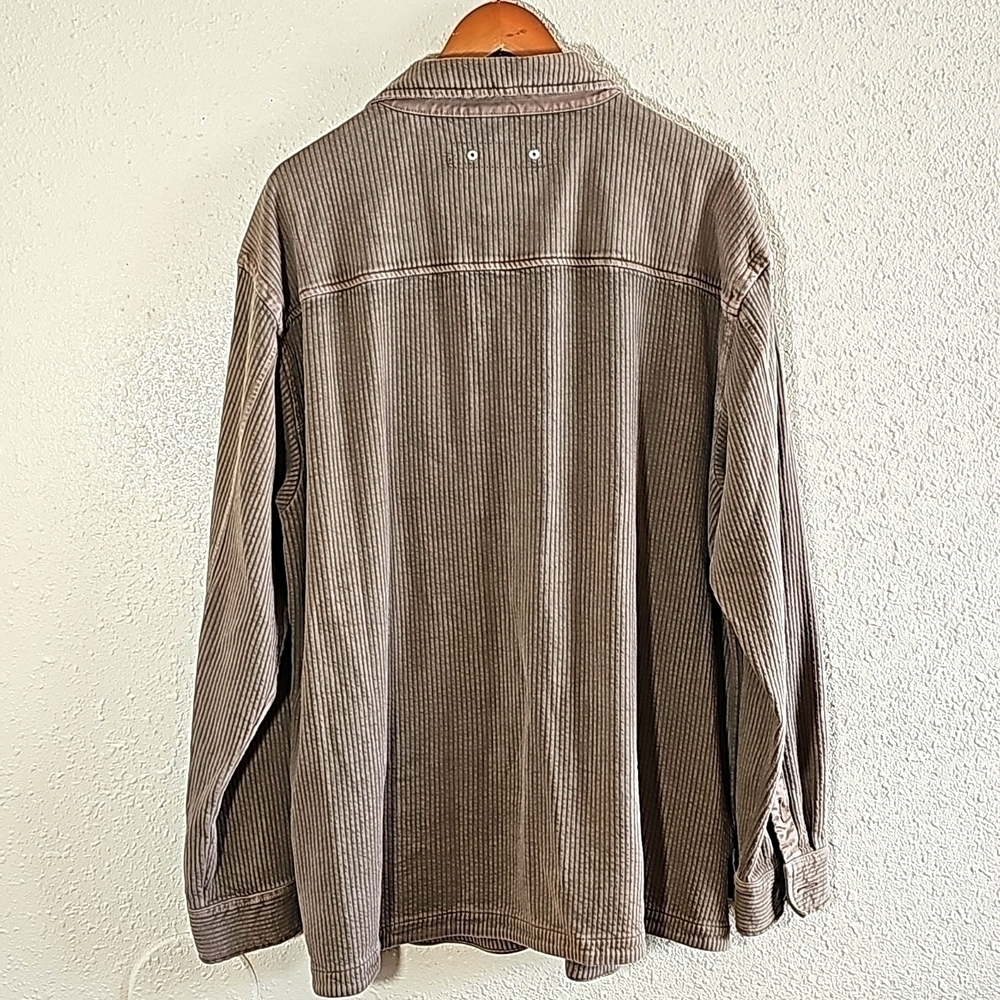 Vintage Tommy Bahama Button-Down Shirt. - Picture 6 of 7